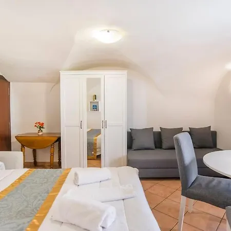 Vatican Borgo Gem Stay *